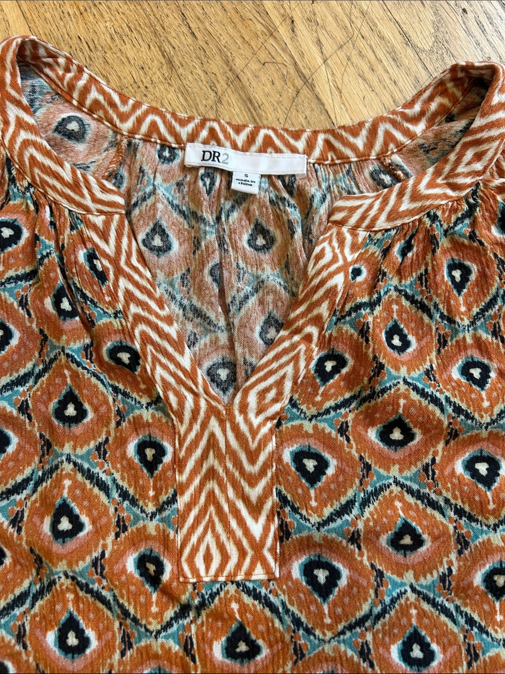 🌸3 FOR $20🌸
DR2 Rust and Teal Geometric V-Neck Cap Sleeve Blouse - Picture 5 of 7